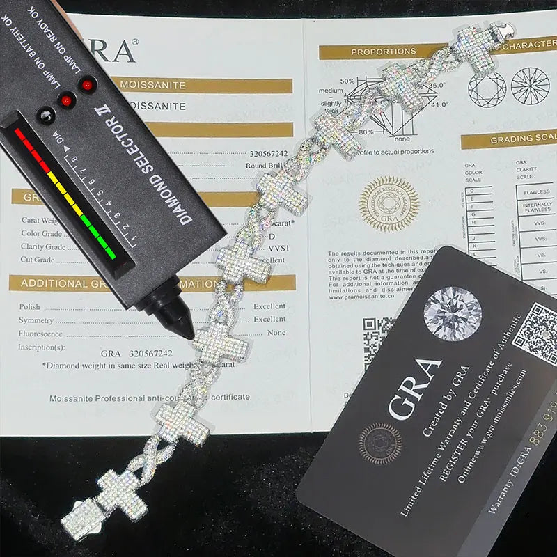 Lustré Moissanite Cross Bracelet 14k Gold