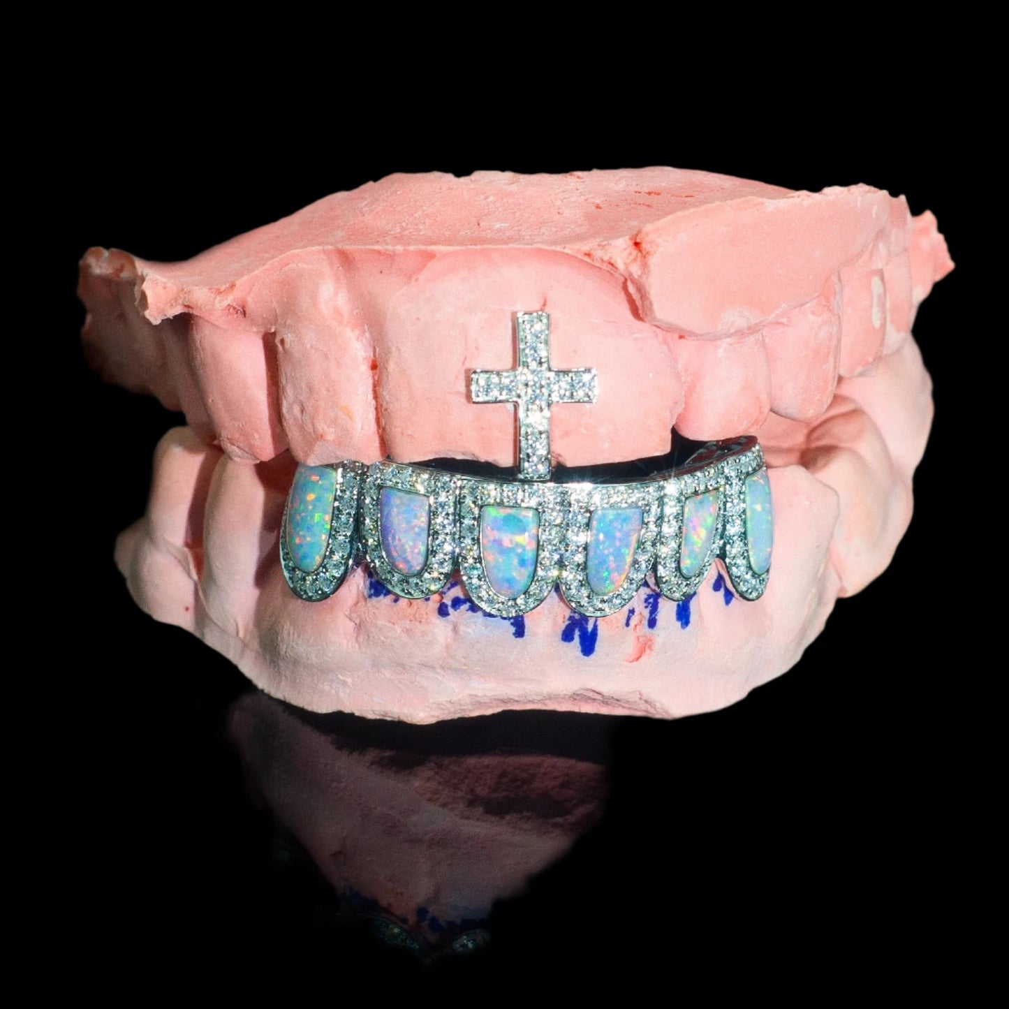 Lustré Moissanite Cross Design Grillz