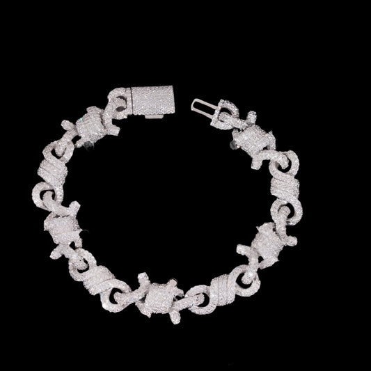 Lustré Moissanite Eight Characters Rope Bracelet For Women