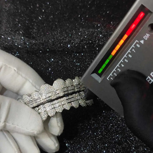 Lustré Round & Baguette VVS Moissanite Grillz
